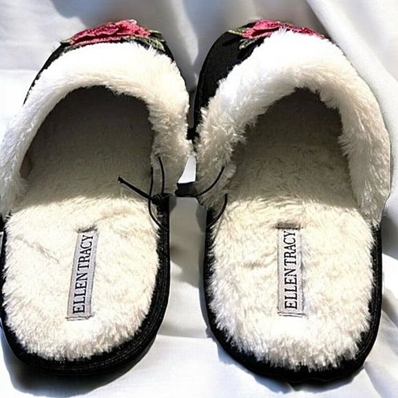Size 7/8……Floral 3D Embroidered Soft & Warm Slippers. New…..Ellen Tracy - Picture 5 of 8